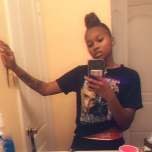 Meet your Posher, Kayla